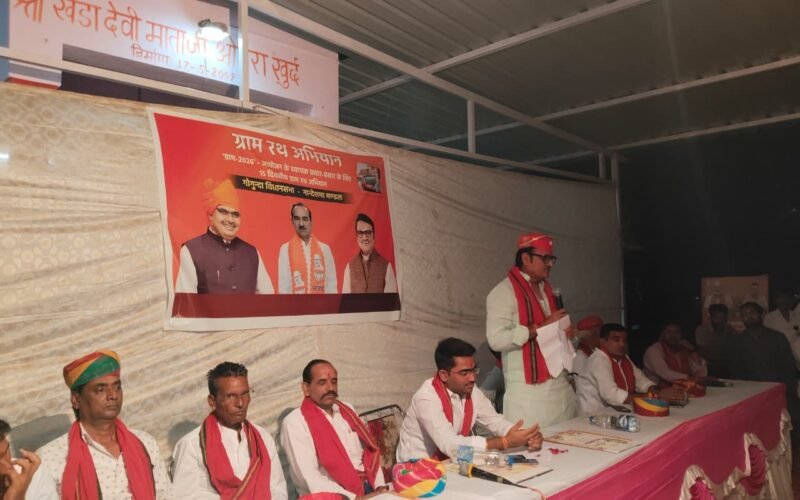 संध्या  चौपाल   में जम रहे लोक रंग