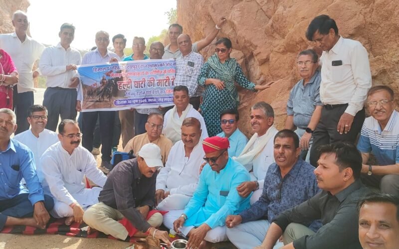 हल्दीघाटी में सिंधु कुंभ हेतु माटी पूजन करते कार्यकर्ता