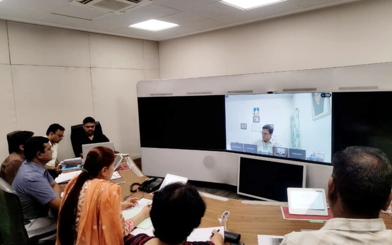 वित्तीय वर्ष की शुरुआत में तय करें ठोस एक्शन प्लान, राजस्व लक्ष्यों की समयबद्ध पूर्ति सुनिश्चित करें- संभागीय आयुक्त केवलरमानी