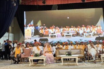 पूर्व राजपरिवार द्वारा शोभा यात्रा की रवानगी