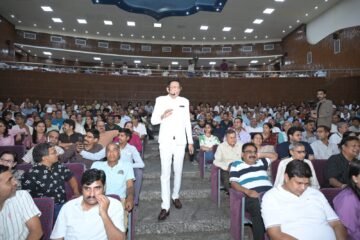 अंतराष्ट्रीय मोटिवेशनल स्पीकर डॉ उज्जवल पाटनी ने दिया सेकंड़ो लोगो को प्रशिक्षण।