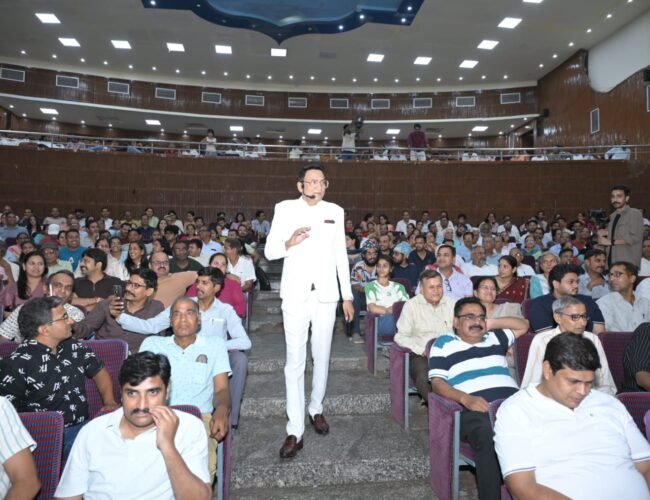अंतराष्ट्रीय मोटिवेशनल स्पीकर डॉ उज्जवल पाटनी ने दिया सेकंड़ो लोगो को प्रशिक्षण।