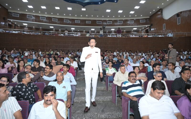 अंतराष्ट्रीय मोटिवेशनल स्पीकर डॉ उज्जवल पाटनी ने दिया सेकंड़ो लोगो को प्रशिक्षण।