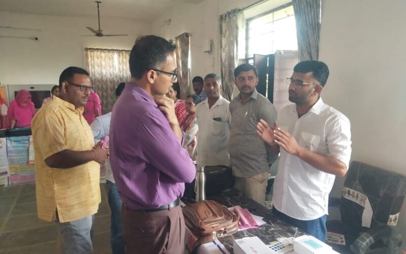 वल्लभनगर ग्रामीण सेवा शिविर का जिला कलक्टर गौरव अग्रवाल ने किया निरीक्षण, अधिकारियों को दिए निर्देश