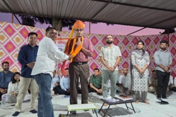 मादड़ी में जमी कलक्टर की रात्रि चौपाल