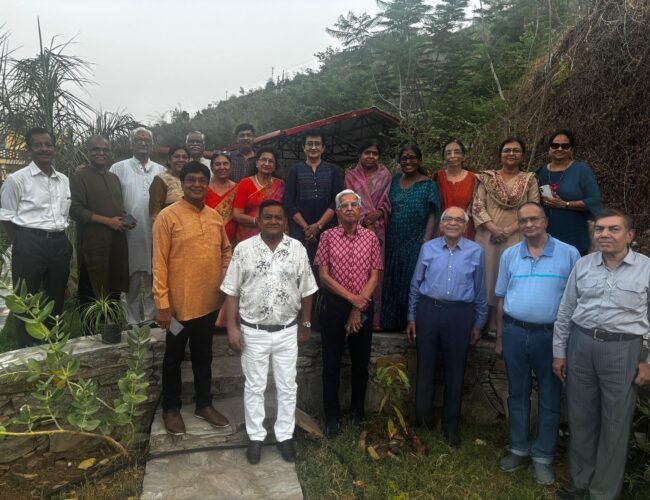 प्रकृति की गोद में जुटे अखिल भारतीय सेवा के सेवानिवृत्त अधिकारी