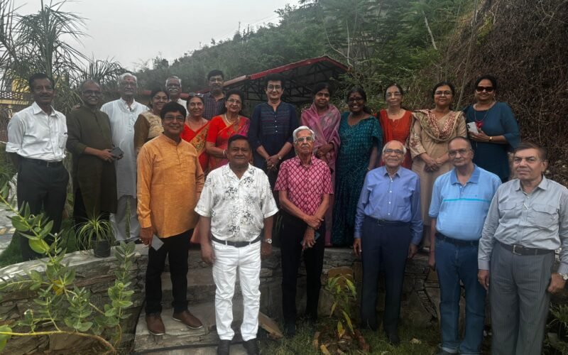 प्रकृति की गोद में जुटे अखिल भारतीय सेवा के सेवानिवृत्त अधिकारी