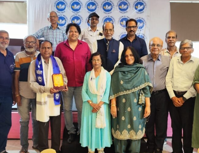 लफ़्ज़ों की महफ़िल की पितृ दिवस विशेष काव्य गोष्ठी संपन्न, वरिष्ठ शायर शकील अलाउद्दीन सम्मानित