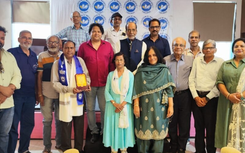 लफ़्ज़ों की महफ़िल की पितृ दिवस विशेष काव्य गोष्ठी संपन्न, वरिष्ठ शायर शकील अलाउद्दीन सम्मानित