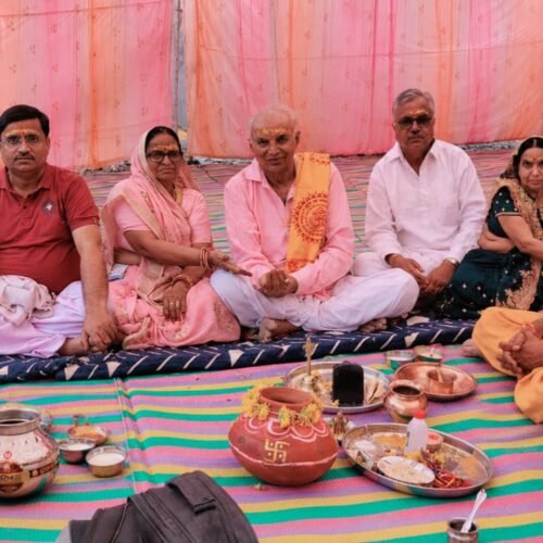 वैदिक मंत्रोच्चार के साथ शुरू हुआ श्री विष्णुयज्ञ एवं कीर्ति स्तंभ प्रतिष्ठा महोत्सव