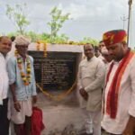 सांसद डाॅ रावत ने ग्रामीणों से ही करवाया 2.25 करोड़ रुपए के सडक निर्माण का शिलान्यास