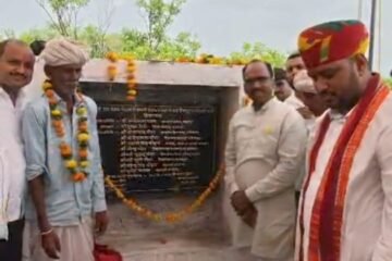 सांसद डाॅ रावत ने ग्रामीणों से ही करवाया 2.25 करोड़ रुपए के सडक निर्माण का शिलान्यास