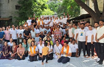 जिला एवं सेशन न्यायालय परिसर में योग कार्यक्रम आयोजित