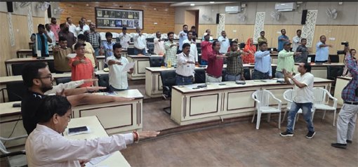 निगम परिसर में प्लास्टिक मुक्त शहर का लिया संकल्प