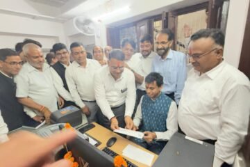 कोर्ट में नवस्थापित उप डाकघर से पहली डाक पीएम के नाम उदयपुर में हाईकोर्ट बैंच मांग की