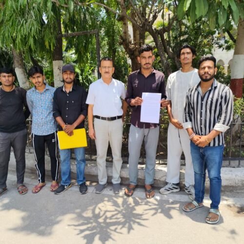 स्मार्ट मीटर लगाने वाले कर्मचारियों को बिना वेतन दिए कम्पनी प्रबंधन फरार