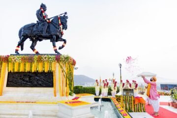 मोती मगरी स्मारक पर 486 दीपों का प्रज्ज्वलन, 486 किलोग्राम लड्डुओं का भोग अर्पित