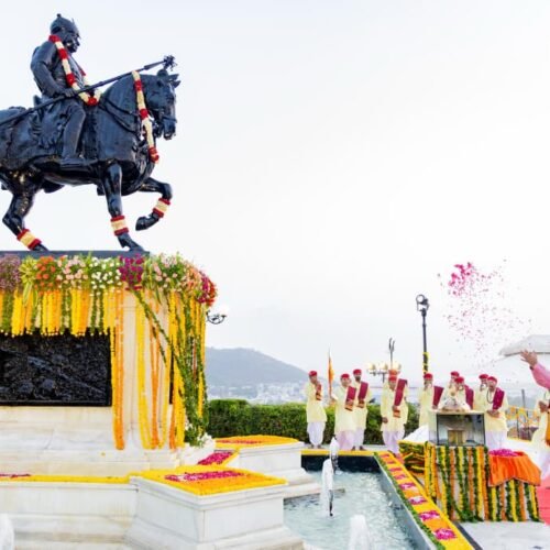 मोती मगरी स्मारक पर 486 दीपों का प्रज्ज्वलन, 486 किलोग्राम लड्डुओं का भोग अर्पित