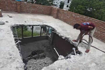 पिछोला किनारे बिना अनुमति निर्माण को निगम ने पंचर के साथ किया सीज