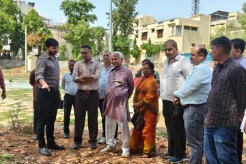 आयड नदी में कब्जों को कलेक्टर सख्त, सर्वे कर क्रोस के निशान लगाने के दिए निर्देश