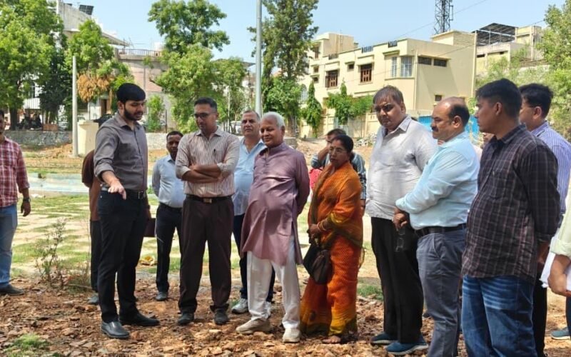 आयड नदी में कब्जों को कलेक्टर सख्त, सर्वे कर क्रोस के निशान लगाने के दिए निर्देश