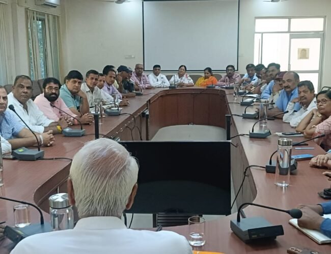 फोन नहीं उठाने पर शहर विधायक ने जताया आक्रोश, अधिकारियों ने कहा कॉल सेंटर होंगे दुरूस्त