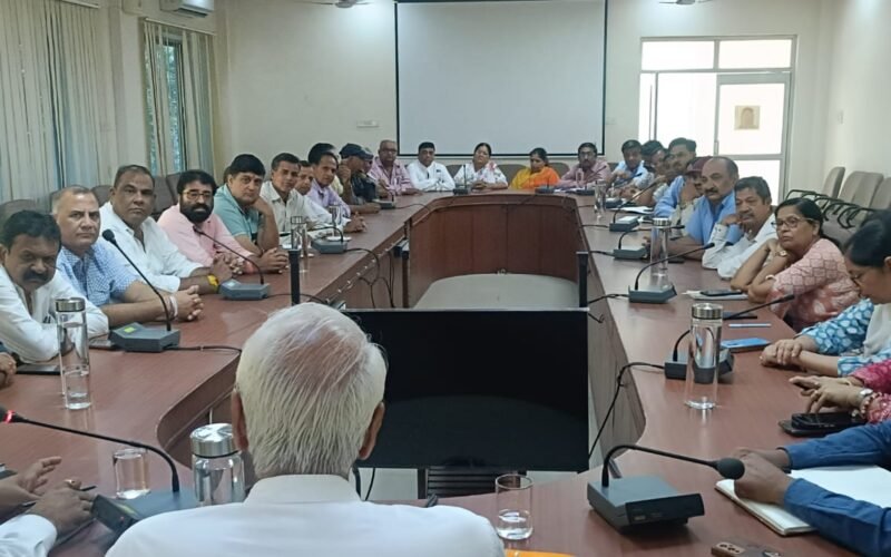 फोन नहीं उठाने पर शहर विधायक ने जताया आक्रोश, अधिकारियों ने कहा कॉल सेंटर होंगे दुरूस्त