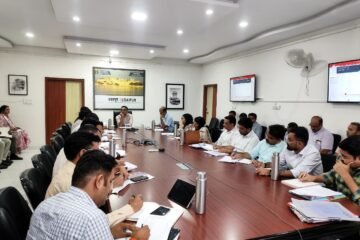 राजस्व अधिकारियों की बैठक आयोजित