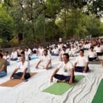 आर.एन.टी. मेडिकल कॉलेज में आयोजित हुआ सामूहिक योगाभ्यास