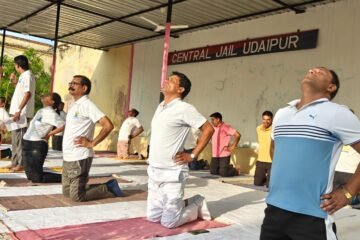 केन्द्रीय कारागृह में 1100 बंदियों और जेल स्टाफ ने किया योग