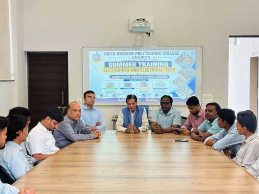 विद्या भवन सरस्वती मैकट्रॉनिक्स  सेंटर में   इंटर्नशिप कार्यक्रम का शुभारंभ