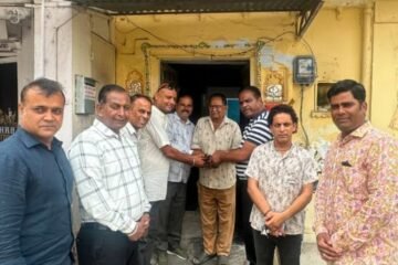भगवान जगन्नाथ रथ यात्रा में निमंत्रण हेतु घर-घर पीले चावल से न्योता