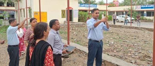 जिला कलक्टर ने किया बड़गांव क्षेत्र के विद्यालयों का निरीक्षण