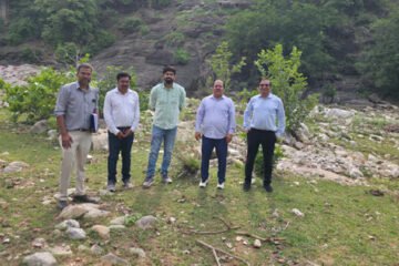विस्थापितों के पुनर्वास के लिए भूखंड आवंटन के संबंध में बैठक