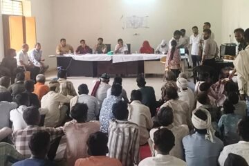देवास परियोजना के विस्थापितों को भूमि आवंटन