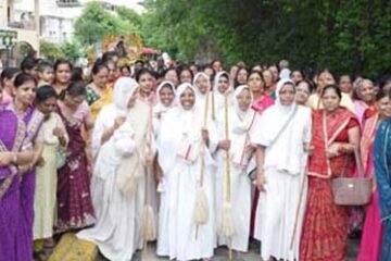 डॉ. आचार्य मुक्ति सागर व अचल मुक्ति सागर का आयड़ तीर्थ में चातुर्मासिक मंगल प्रवेश धूमधाम से सम्पन्न