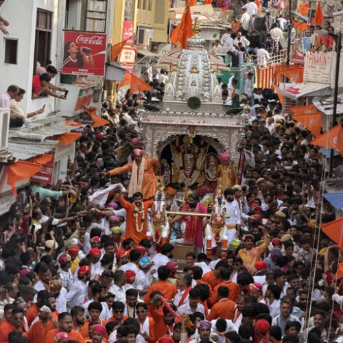 धर्मनगरी उदयपुर में भक्ति का महासागर,95 किलो चांदी के रथ पर निकले भगवान जगन्नाथ