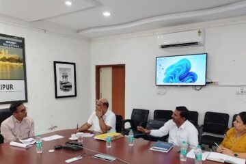 जिला कलेक्टर ने पीएचईडी अधिकारियों की ली बैठक