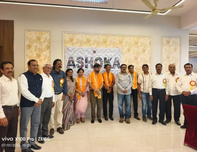 डॉक्टर्स डे पर लायंस क्लब अशोका ने वरिष्ठ चिकित्सकों का किया सम्मान