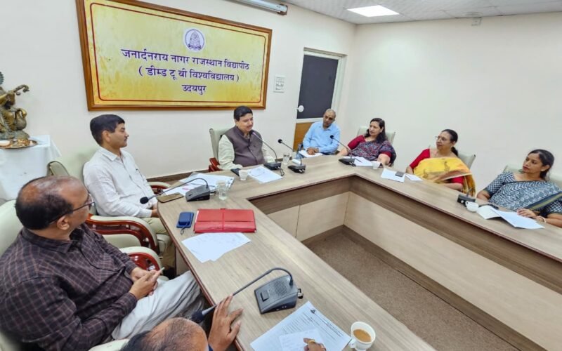 विद्यापीठ – डीन, डायरेक्टर की बैठक सम्पन्न