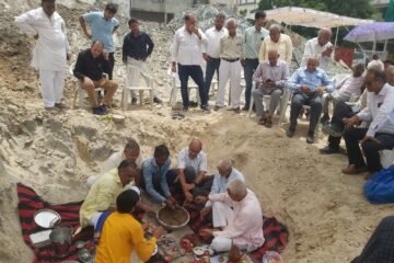 फिल्म अभिनेता अक्षय कुमार के सहयोग से बनेगा श्रीमती अरुणा भाटिया जनजाति कन्या छात्रावास, भवन निर्माण का भूमिपूजन सम्पन्न