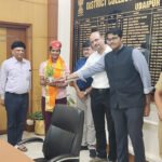 एवरेस्ट विजेता मनस्वी का जिला कलेक्टर ने किया सम्मान
