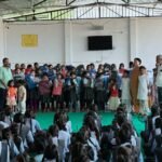 ग्रामीण मददकाशी फाउंडेशन ने जरूरतमंद विद्यार्थियों को बांटे स्कूल बैग व शैक्षणिक सामग्री