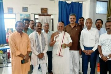 संत डॉ मुक्ति सागर सुरेश्वर महाराज ने किया सांसद स्वदेशी मेले के कार्यालय का शुभारंभ