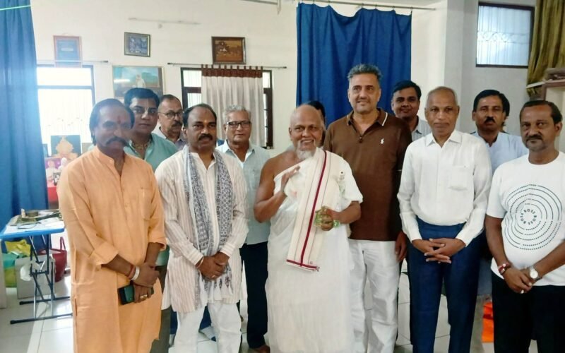 संत डॉ मुक्ति सागर सुरेश्वर महाराज ने किया सांसद स्वदेशी मेले के कार्यालय का शुभारंभ