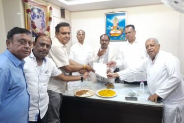 सांसद मन्नालाल रावत से मिला सिंधी समाज, भूपाल हाउसिंग सोसायटी के 396 वंचित परिवारों को भूखंड दिलाने की मांग की