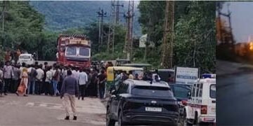 बिजली का तार टूटकर गिरने से युवक जिंदा जला, ग्रामीणों ने किया रासता जाम