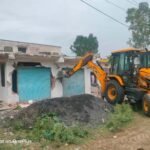 बड़गांव में राष्ट्रीय राजमार्ग की भूमि से अतिक्रमण हटाने की कार्रवाई