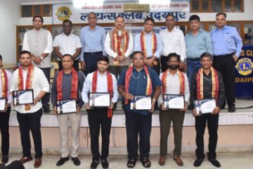 समाज के दो मजबूत स्तंभों का लायंस क्लब ने किया अभिनंदन, डॉक्टर्स एवं चार्टर्ड अकाउंटेंट्स का हुआ सम्मान