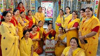 गुरु पूर्णिमा पर अनुकृति ग्रुप ने किया भजन, धान्यदान एवं सुदामा पोटली कार्यक्रम का आयोजन
